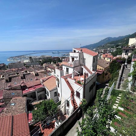Апартаменты Casa "Positano" Da Ely - Salerno Centro Con Self Check-In Экстерьер фото