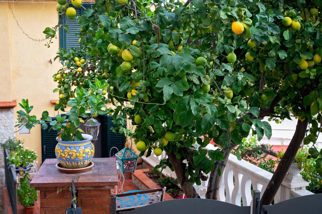 Апартаменты Casa "Positano" Da Ely - Salerno Centro Con Self Check-In Экстерьер фото